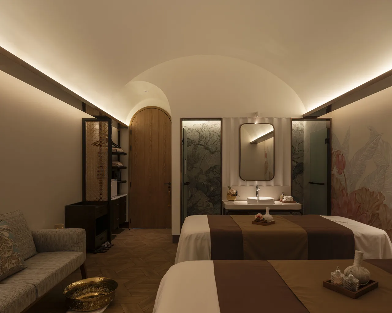 Treatment room with daybed, Level 37 Spa, Eastin Grand Hotel Phayathai